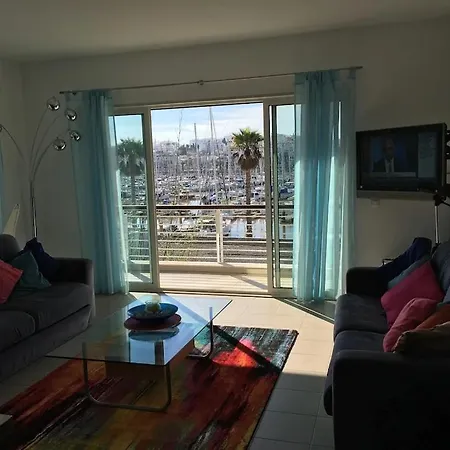 Apartment Marina With Pool Access