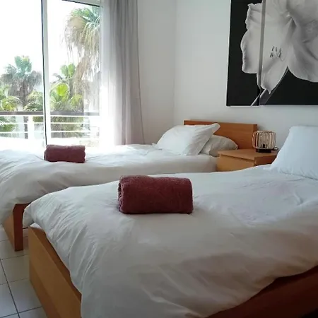 Apartment Marina With Pool Access