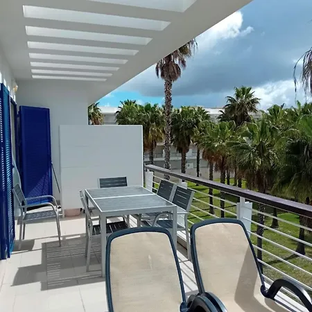 Marina With Pool Access Apartment