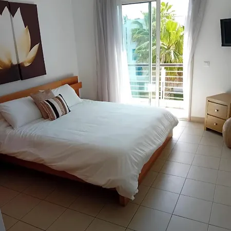 Apartment Marina With Pool Access